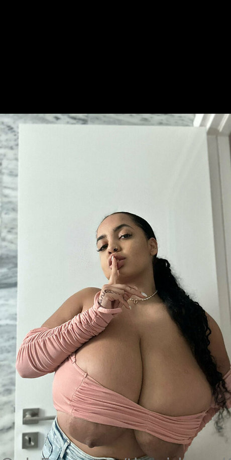 足 マンコ オンリーファンズ セクシー 画像