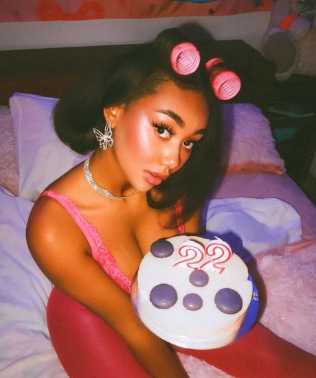 llleasy エロティック女優 写真