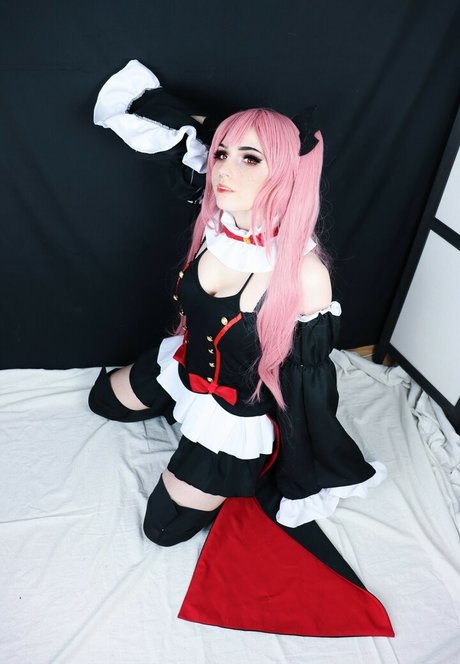 オイルを塗った巨乳オンリーファンズ エロチック 写真