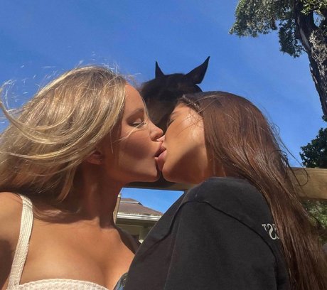 軍事オンリーファンズ えろた アーカイブ