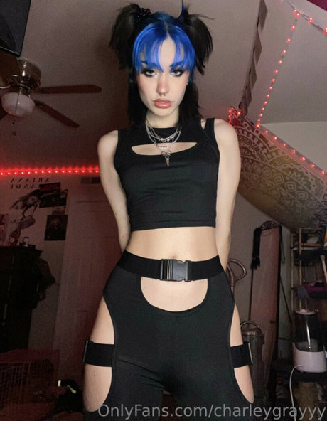 パンツを食い込ませるオンリーファンズ えろ 写真