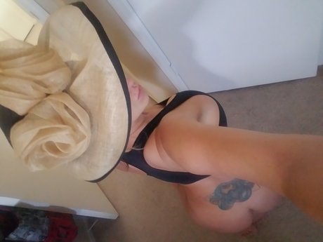 ティーンフィンガリングオンリーファンズ ポルノグラフィック 写真