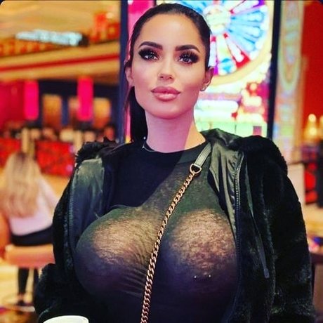 足 熟女 オンリーファンズ トップ 画像