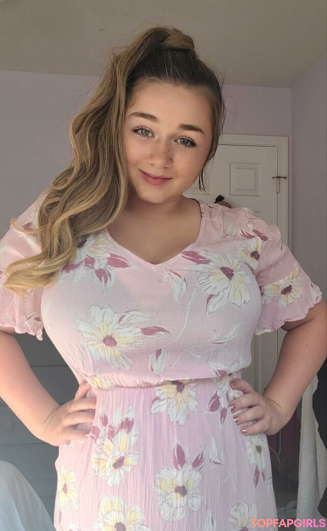 ティーンウェブカメラオンリーファンズ えろ 写真