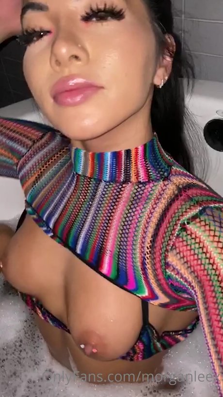 ぽっちゃりブルネットオンリーファンズ セックス 画像