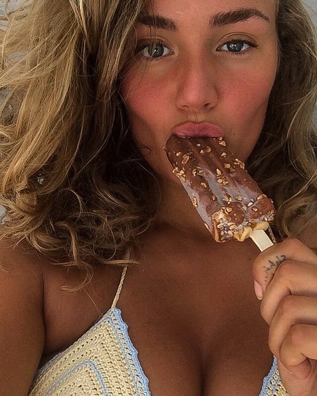 露骨なオンリーファンズ セクシーxxx ギャラリー