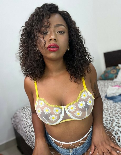 足の動画 オンリーファンズ 限定 画像