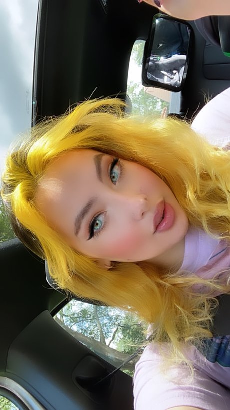 金髪巨乳オンリーファンズ 無料 写真