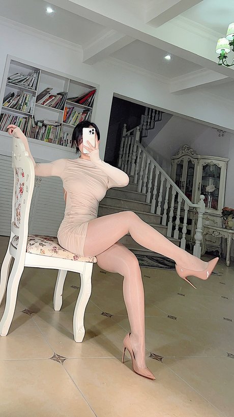 Zhang Heyu アダルトモデル 画像