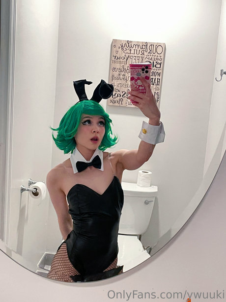 黒檀BDSMオンリーファンズ エロチック 写真