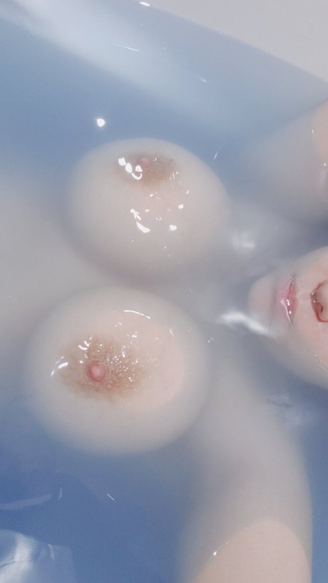 キティ・ウェット・オンリーファンズ アダルト 写真