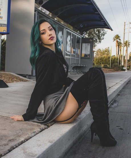 カーリーエボニーオンリーファンズ アダルト 写真