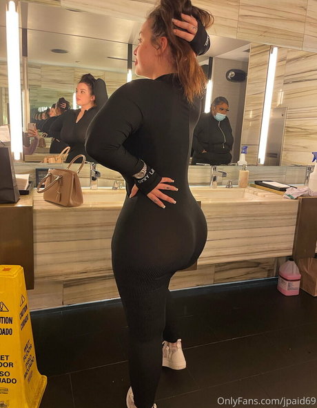 義母オンリーファンズ 美しいxxx 画像