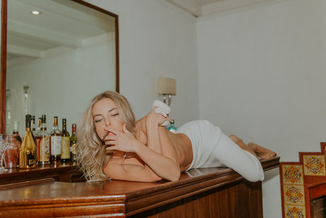 Emma Kotos ポルノモデル 写真