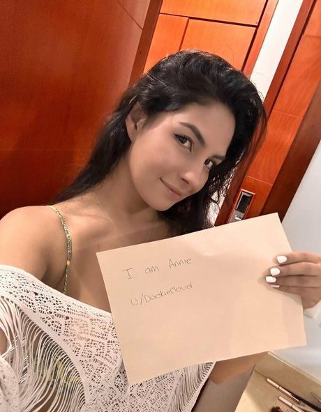 足 熟女 オンリーファンズ 可愛い 写真