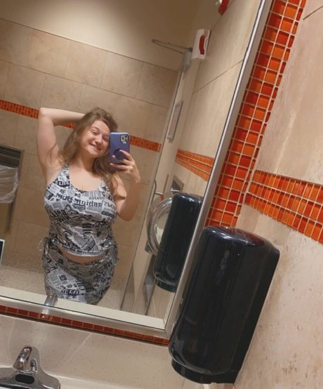 Fierceified セクシーなポルノスター 写真