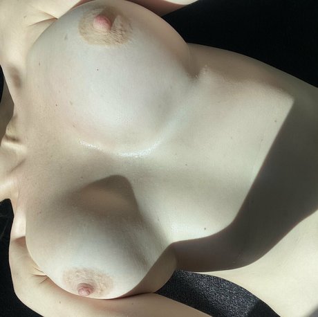 Holly H アダルトモデル 写真