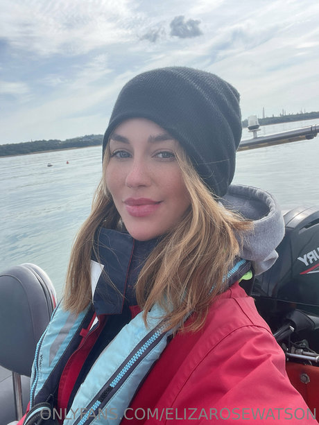 パンツを食い込ませるオンリーファンズ 無料セックス 画像