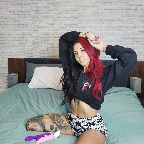 いちごミルクオンリーファンズ 無料 画像