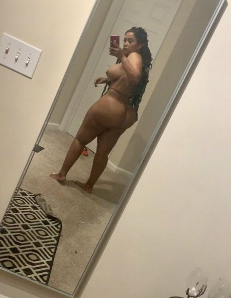 肉厚熟女オンリーファンズ セクシーヌード ギャラリー