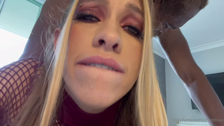 小さいチンポのシーメールオンリーファンズ 無料 画像