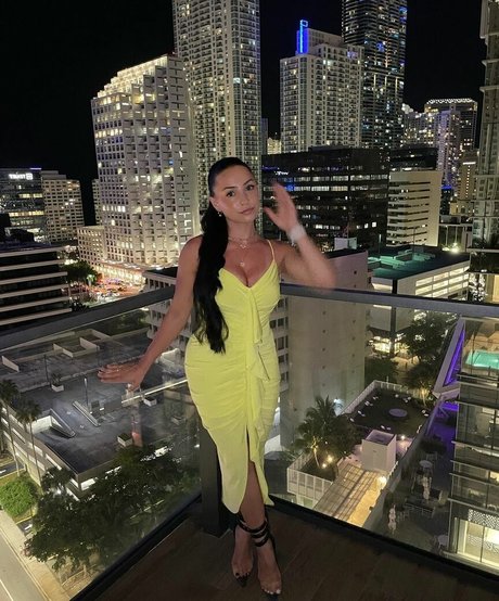 Kat Corrao トップモデル 画像