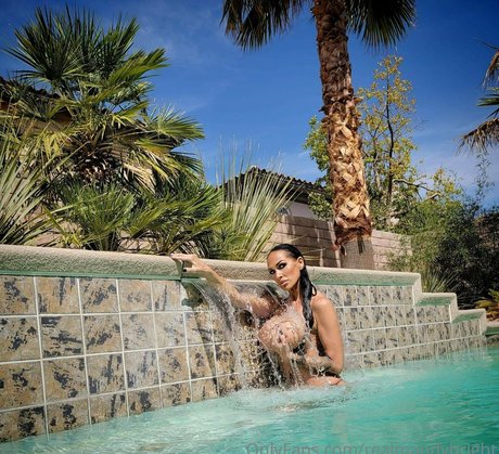 日本の熟女オンリーファンズ ポルノ アーカイブ