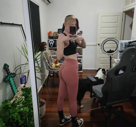 DeadlyKitten s Kofi ポルノスター 素敵 写真