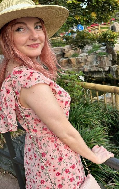 大きなプッシー唇オンリーファンズ ホットヌード 写真