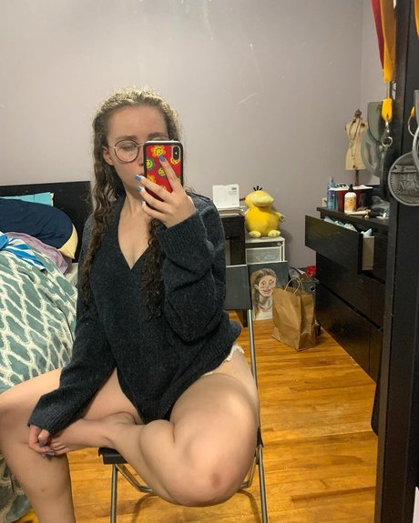 お尻を広げるオンリーファンズ 無料 画像