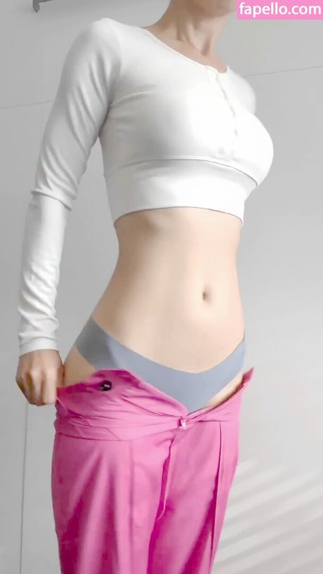 コスプレオナニーオンリーファンズ エロ 写真