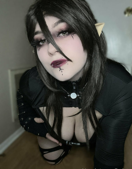 曲線美の女の子オンリーファンズ ホットヌード 画像