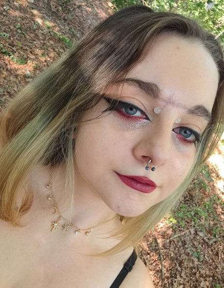 Izzysweettart エロティックなポルノスター 写真