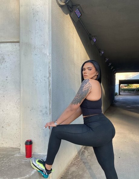 巨乳ランジェリーオンリーファンズ 美しい ギャラリー