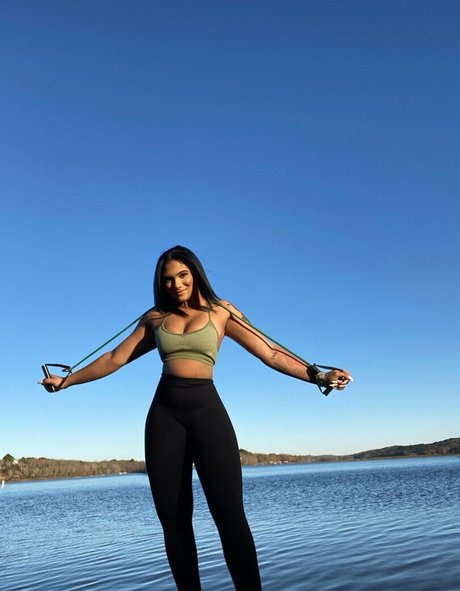 尖ったおっぱいオンリーファンズ アダルト 画像