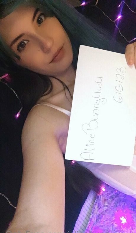 alicebunnyuwu スター ヌード 写真