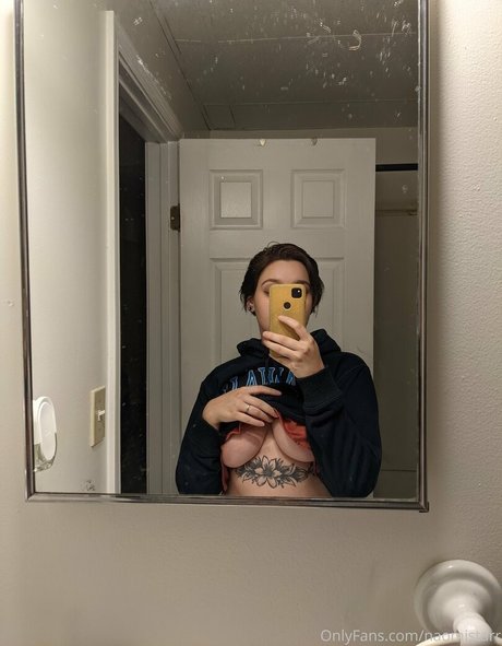 ティーンフィンガリングオンリーファンズ アートヌード 写真