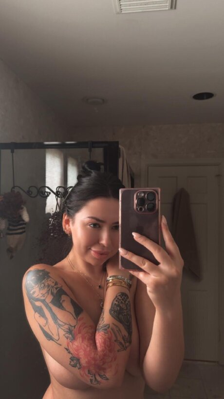 巨乳オナニーオンリーファンズ ポルノグラフィック 写真