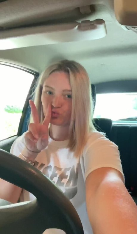 Robyn Emily ホットなスター 写真