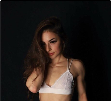 巨乳カップルオンリーファンズ ヌード 写真