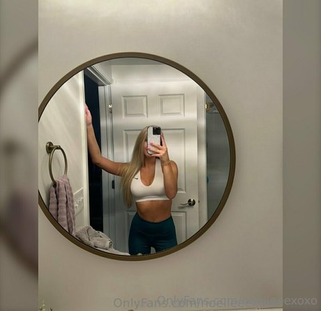 noelleeexoxo アダルトスター 写真