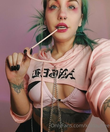 xoklautease エロティックなポルノスター 写真