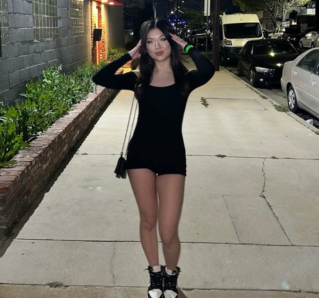 かわいいブロンドのオンリーファンズ アートxxx 画像