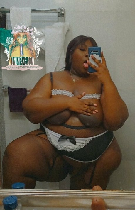 thiccmochahips ポルノスター 写真