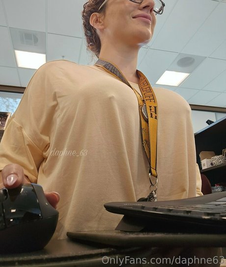 若いオンリーファンズ アートヌード 写真