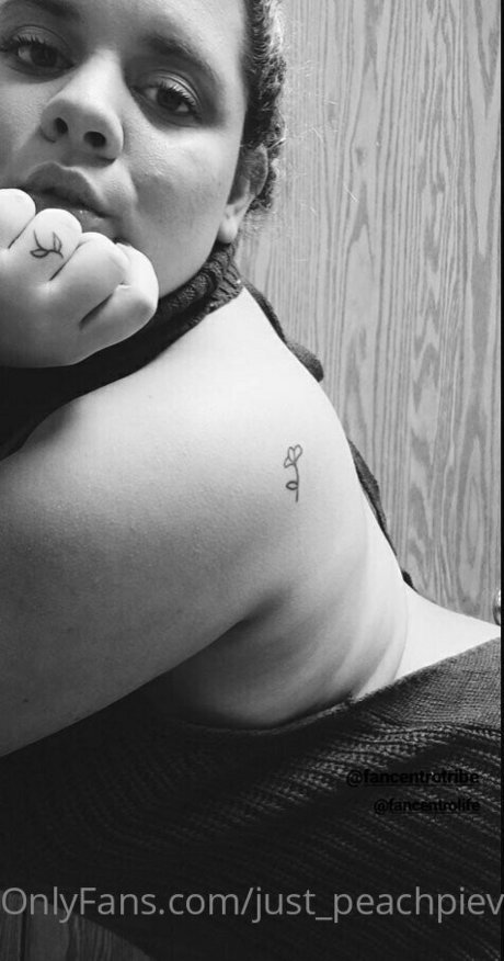 just peachpievip 裸のモデル 写真