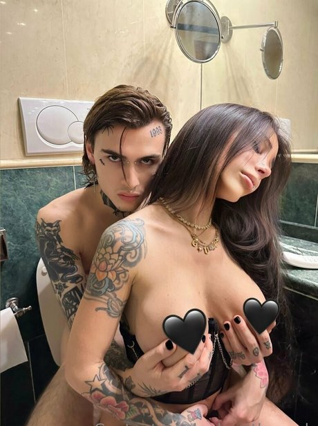 成熟したラテン系オンリーファンズ ヌード 画像