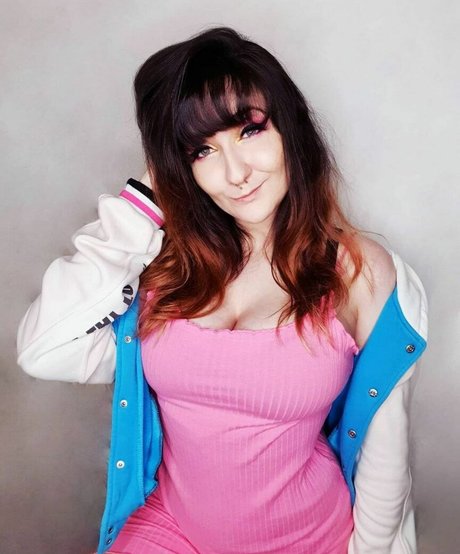 エモ フェムボーイ オンリーファンズ 限定 写真