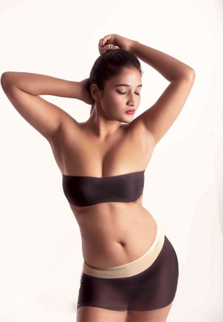 Tanyasinha Lovers 美しいポルノスター アーカイブ