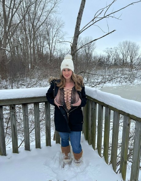 巨乳ランジェリーオンリーファンズ 無料xxx 画像